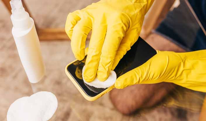 Different Types of Best Ways to Clean Cell Phone